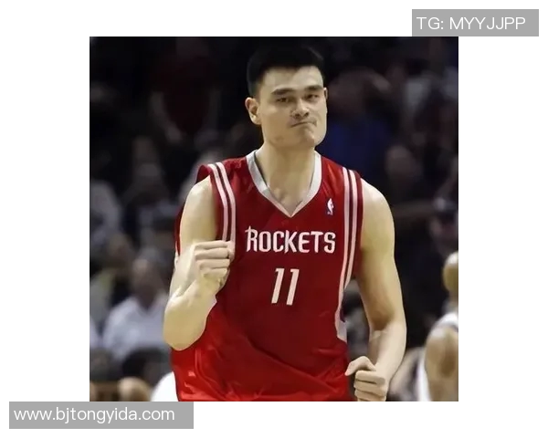 骨头琼斯与姚明的传奇对决揭示篮球背后的故事与激情