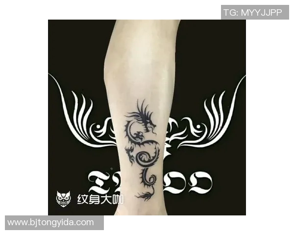 足球明星腹肌纹身图案女性魅力展现与个性风格的完美结合