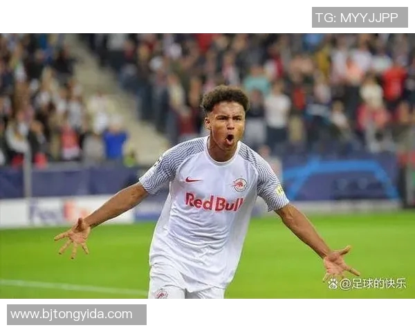 足球明星做出鄙视手势瞬间引发热议背后的故事与影响分析 足球明星做出鄙视手势瞬间引发热议背后的故事与影响分析