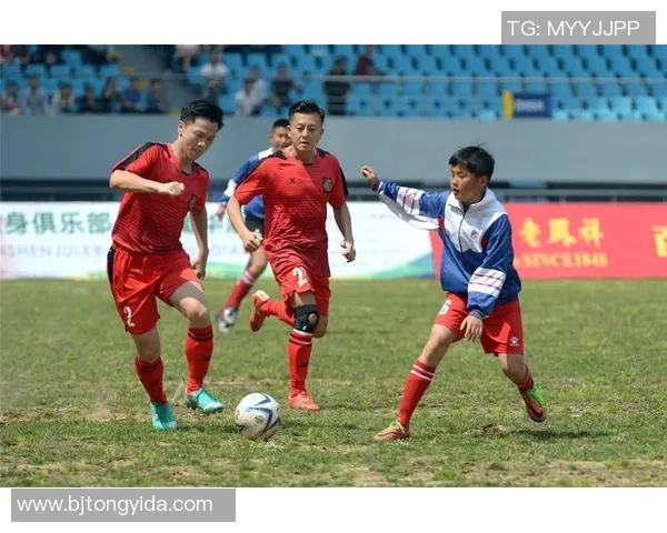 明星们观看足球比赛时的超帅瞬间视频合集